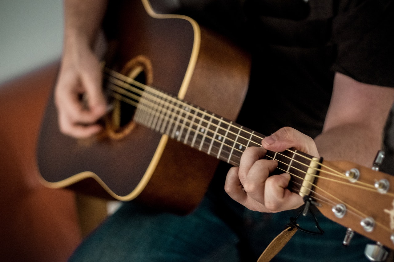 Egen sofistikeret Tilføj til 5 Best Mini Acoustic Guitars | Two Story Melody